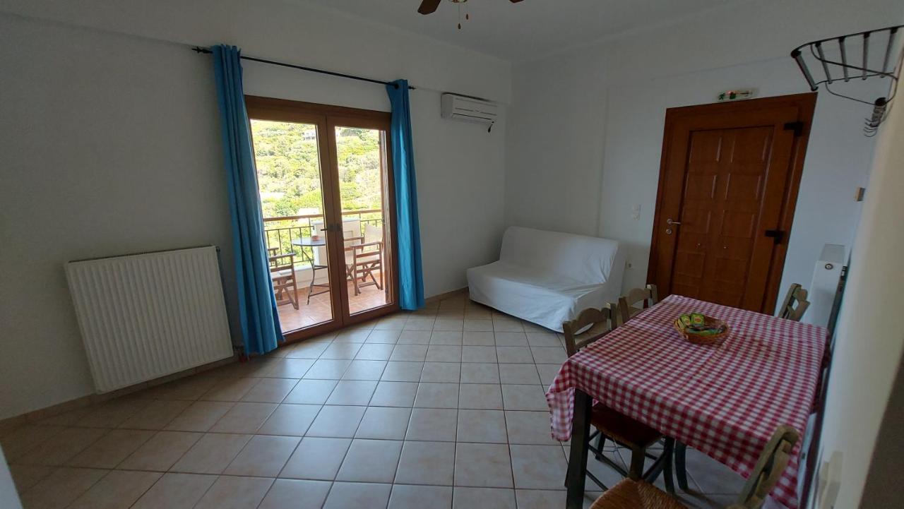 Holiday home Anarrousa & *